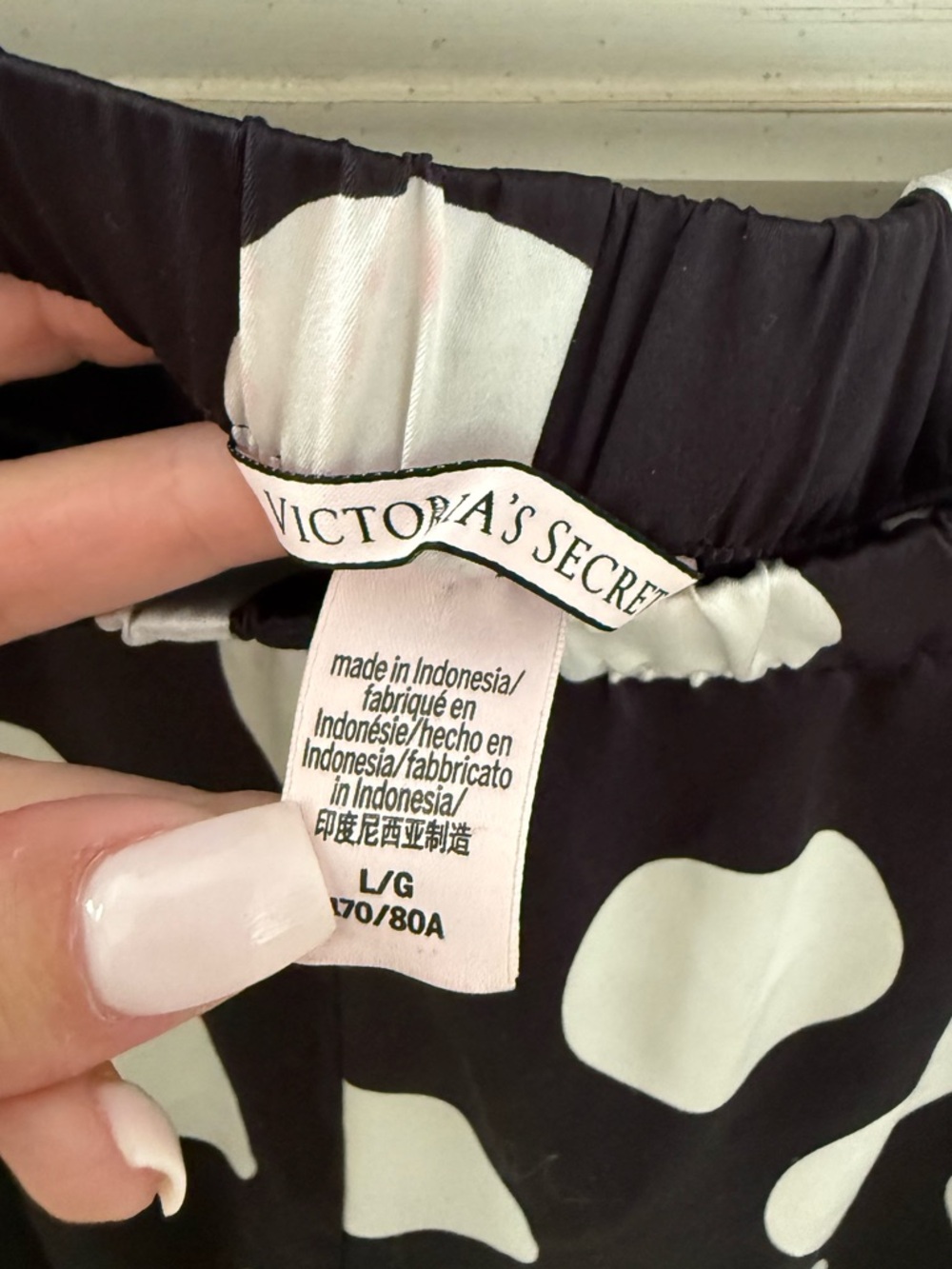 Victoria’s Secret Black Polka Dot Satin Pajama Set - Picture 9 of 10